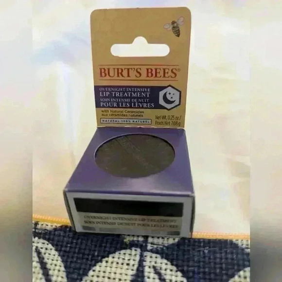 Burt's Bees Bees Natural Skincare & Cosmetics Bundle - 6 pieces bnib - Picture 2 of 6